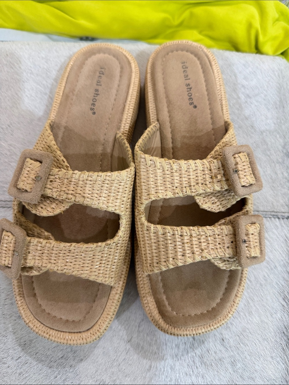 Ideal Shoes women Tan Woven Slide Sandals